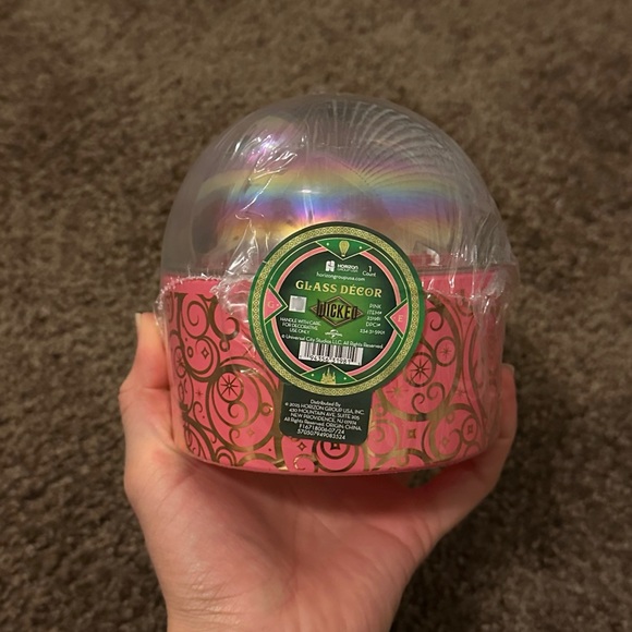 Universal WICKED Glinda Bubble Dome Decor - Picture 5 of 7